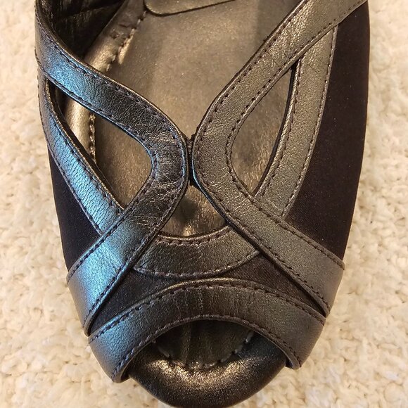 Donald J Pliner Wedge Heel, size 8, very good condition - Picture 4 of 6